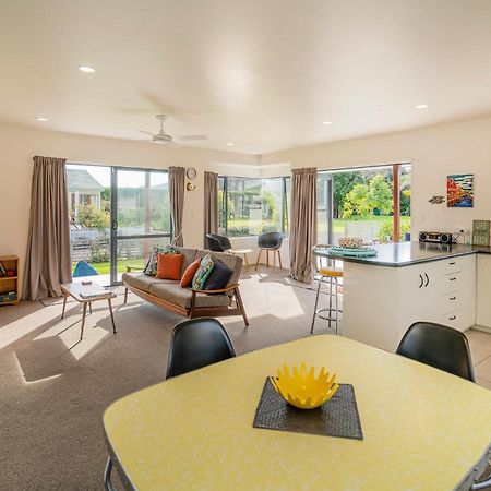 Sunlight Bach - Whitianga Holiday Home Exterior photo